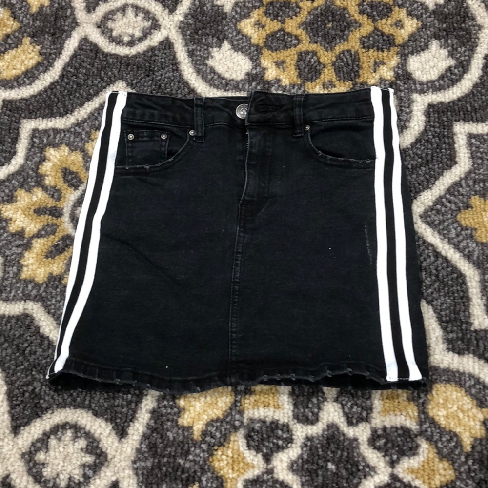 Black skirt with white stripes